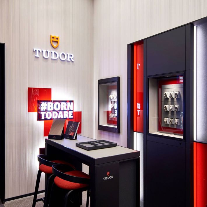 527 Tudor Westfield London 27V1