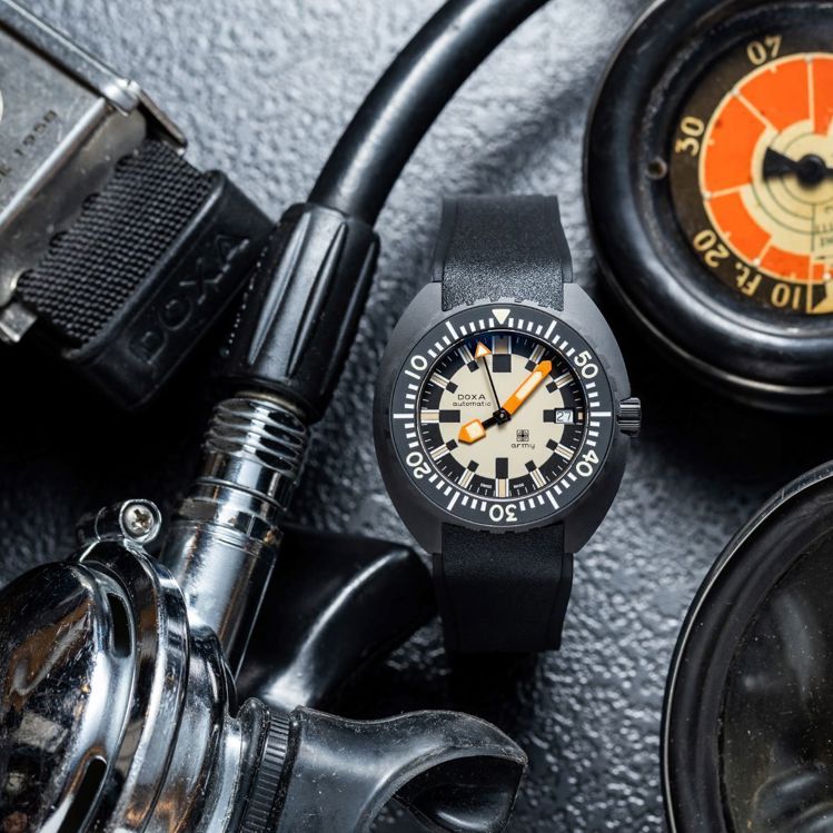 Doxa Army Analaogshift WOS Lifestyle HIGHRES 2