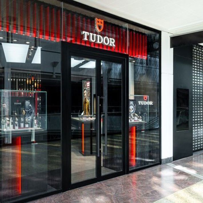 Tudor Cribbs Causeway